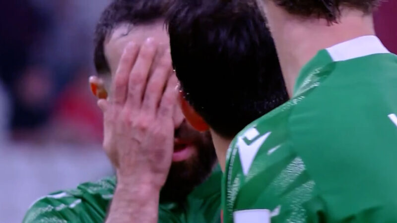 فوتبال برای سلامتی ضرر دارد؛ خطر نابینایی در قطر!