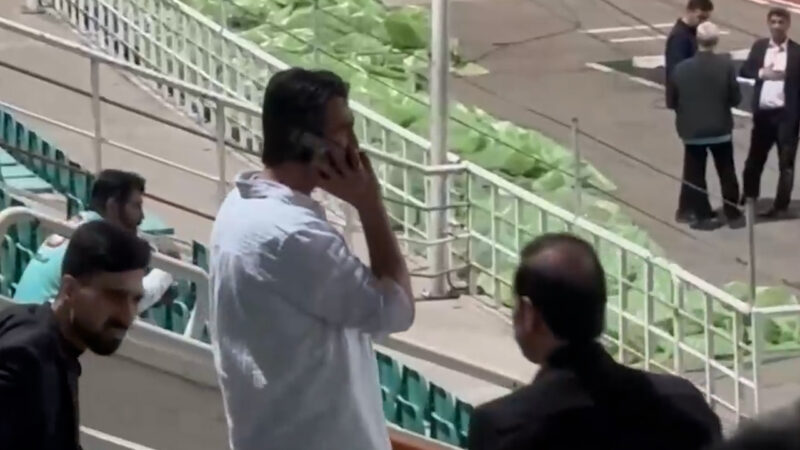 باور نکردنی؛ تماس تلفنی سرمربی خیبر وسط بازی با پرسپولیس!