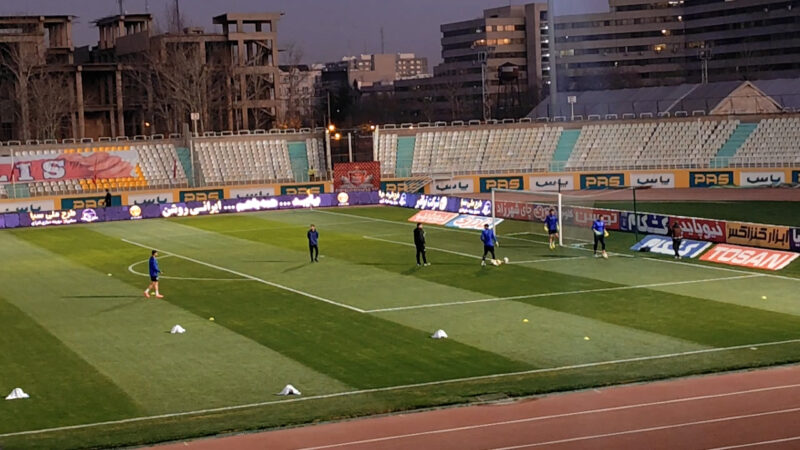 اتفاق عجیب در دستگردی؛ کاپیتان پرسپولیس در حال دویدن دور زمین!