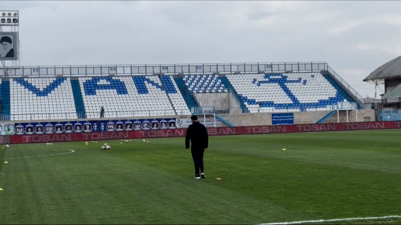 مملی پرسپولیسی ها اولین نفر وارد زمین شد!