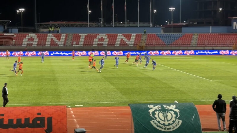 شوت خطرناک بازیکن مس با نوک انگشتان آدان به کرنر رفت!