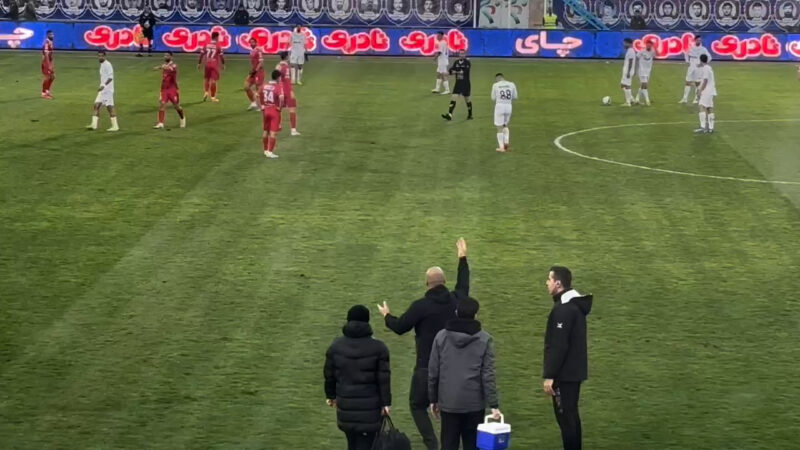 توصیه مازیار زارع به داور بازی؛ کارت رو در بیار، هیچی نمیشه!