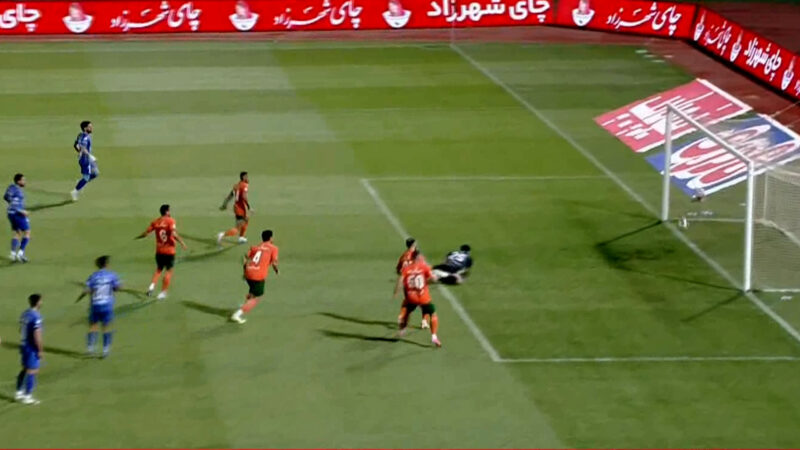 تیر دروازه مانع از گلزنی اسلامی برای استقلال شد