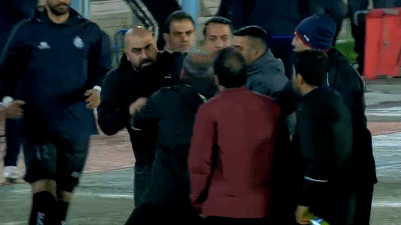 درگیری خداداد عزیزی و مازیار زارع با کارت قرمز داور همراه شد!