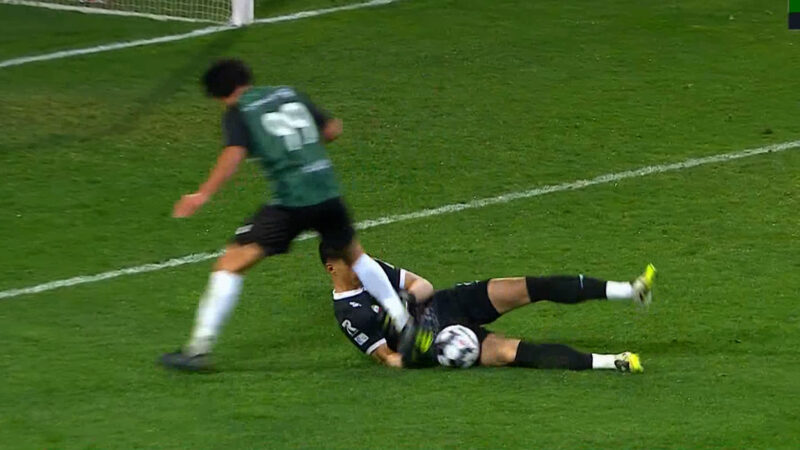 واکنش نیازمند در مصاف تک به تک با عارف قزل