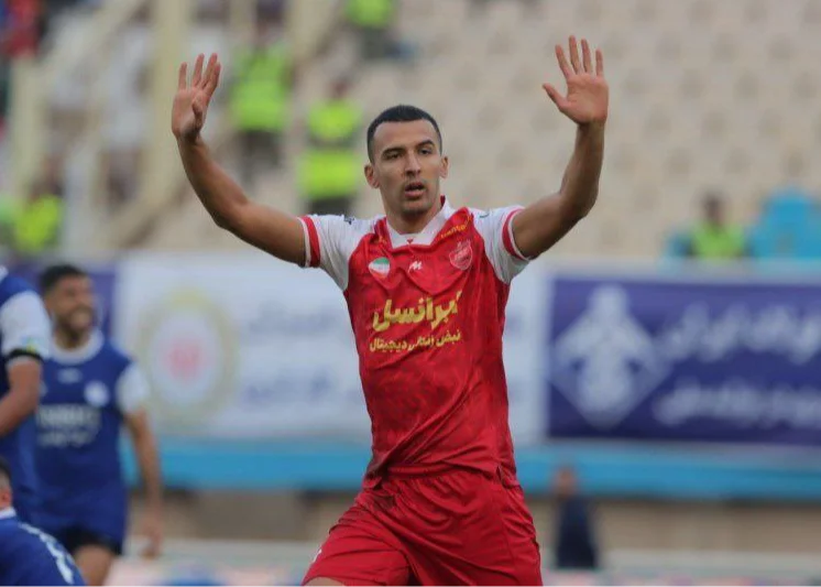 مهاجم پرسپولیسی از دنیای فوتبال خداحافظی کرد