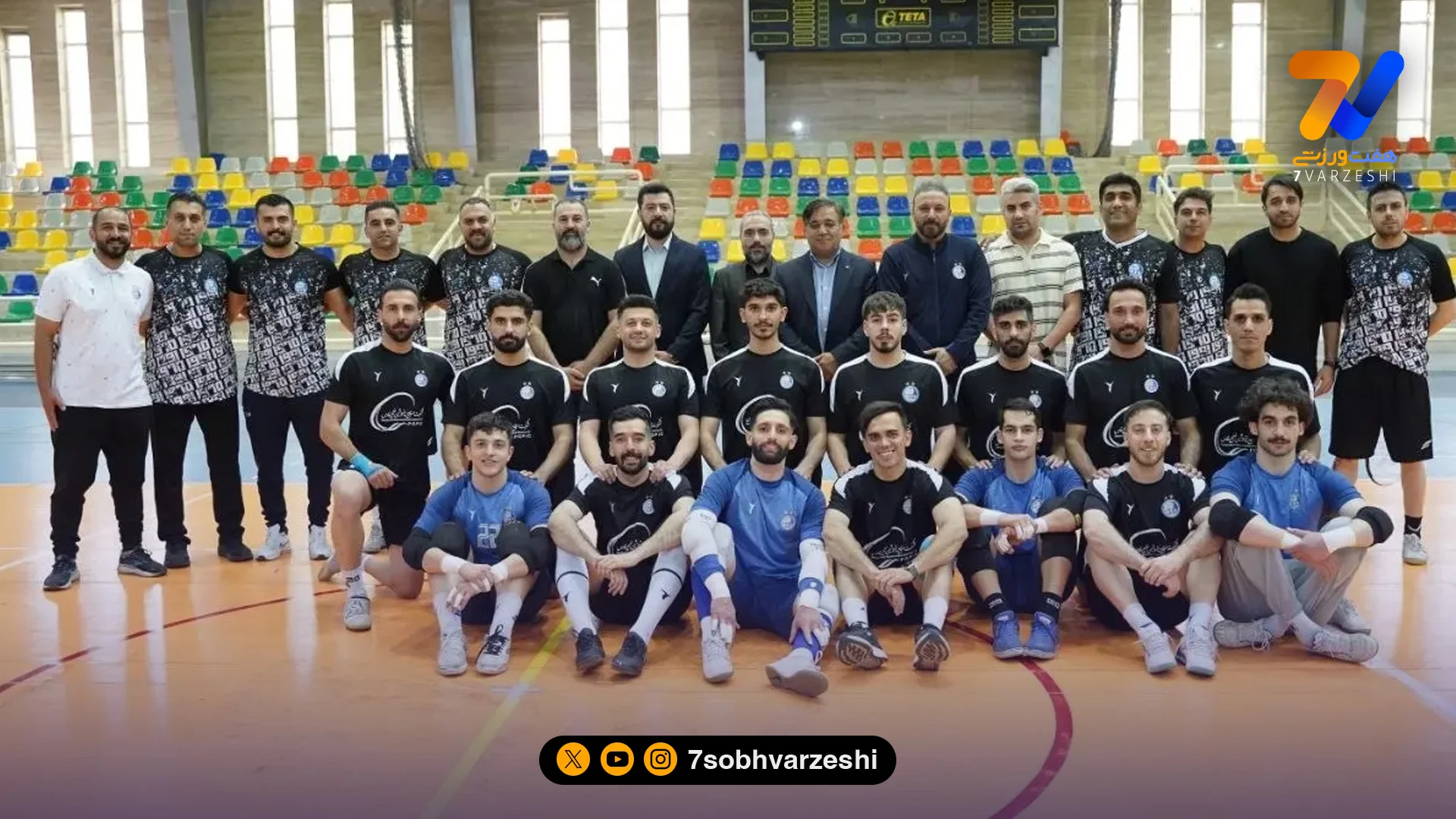 تاجرنیا در کنار فوتسالیست‌ ها