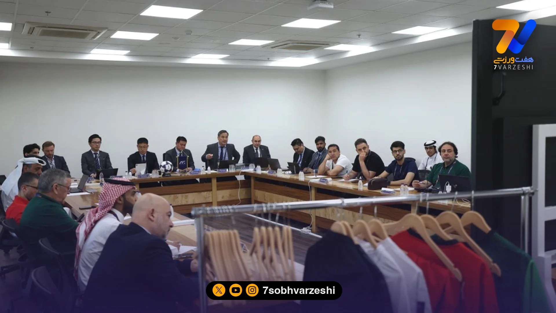 تراکتور با لباس قرمز مقابل شباب الاهلی - فوتبال