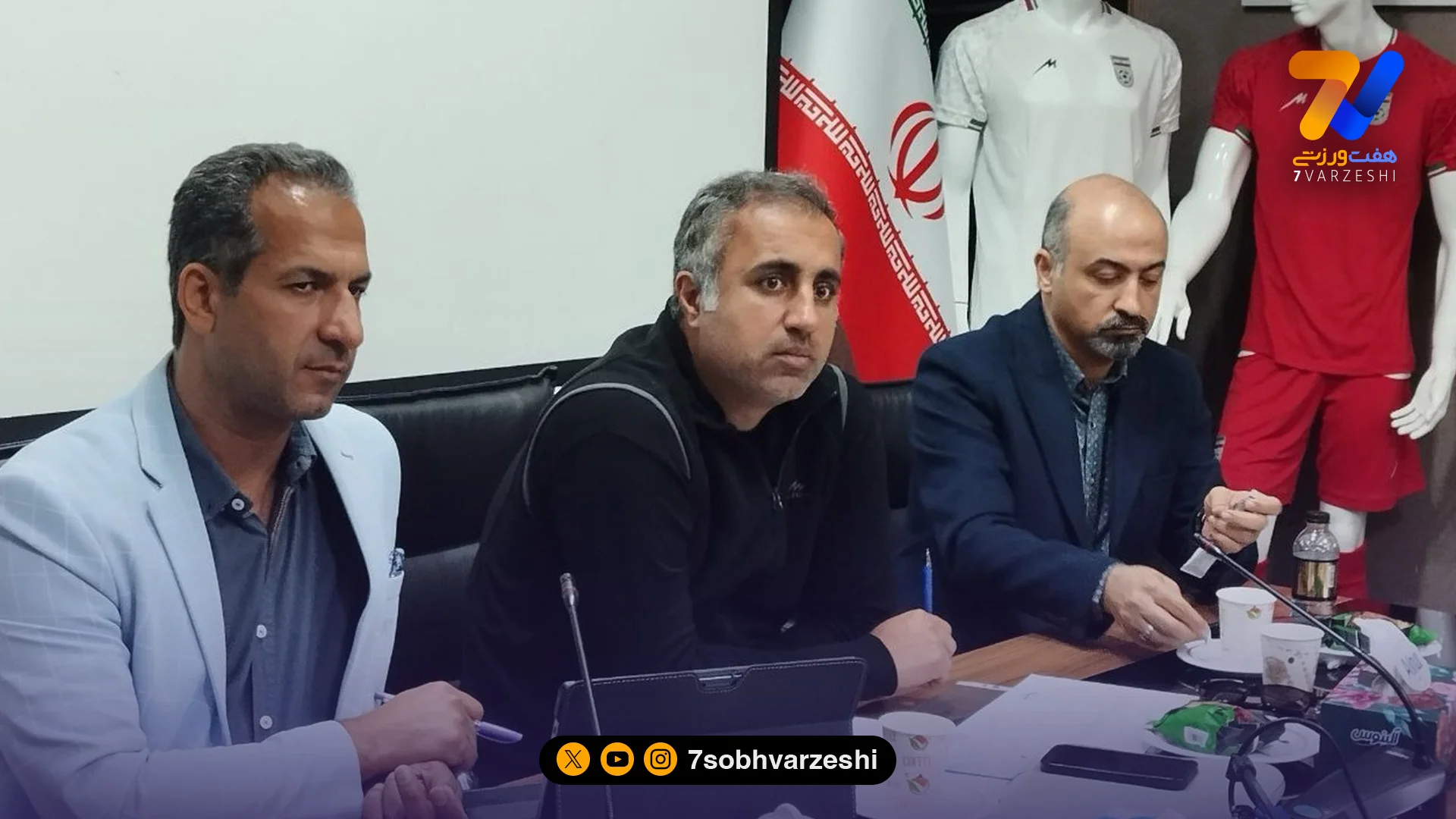 برگزاری جلسه برای برگزیدگان پیمانکاری ساختمان فدراسیون - فوتبال