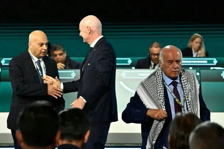 رفتار جالب رئیس فدراسیون فلسطین با رئیس فیفا - فوتبال