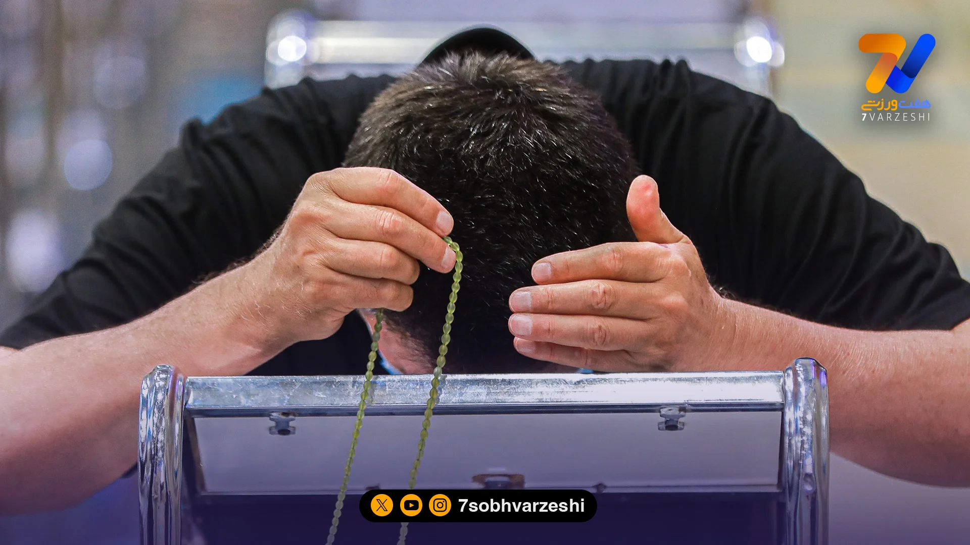 تصویری قلعه‌نویی مهمان مسجد جمکران شد - فوتبال