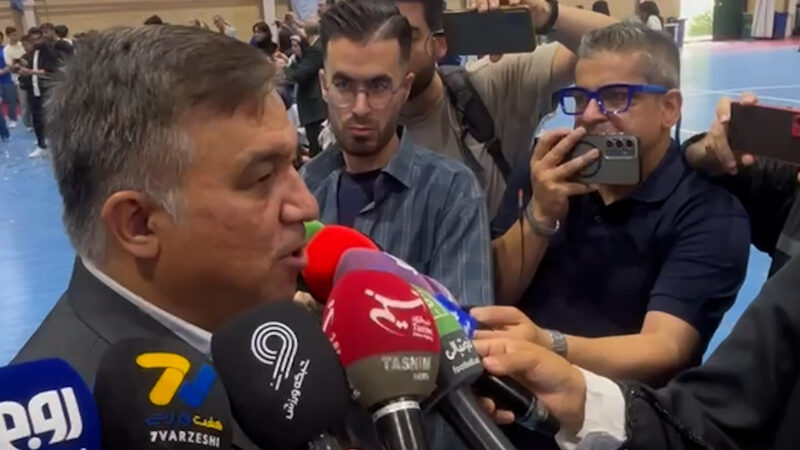 تاجرنیا: با تمام بازیکن های خارجی در ارتباط هستیم