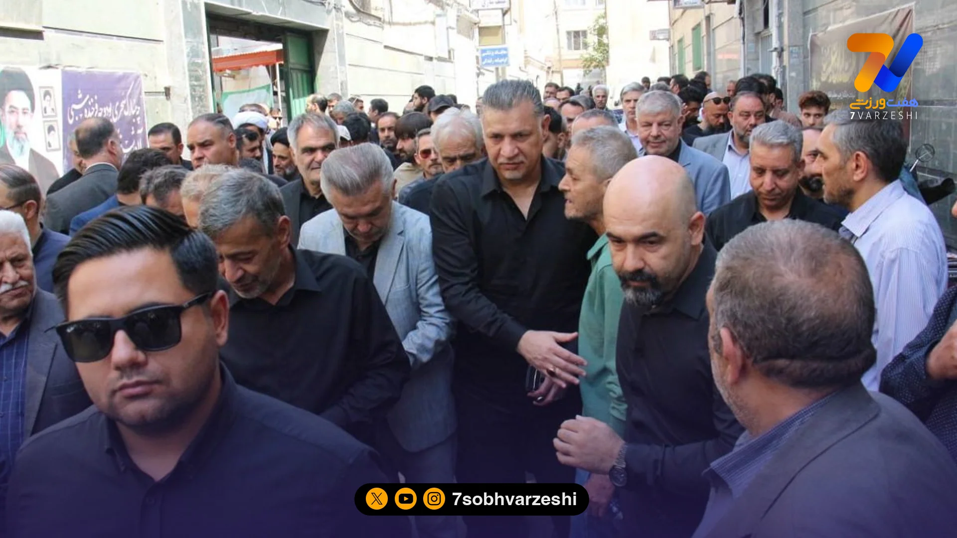 علی دایی خیابان های پایتخت را به هم ریخت - فوتبال